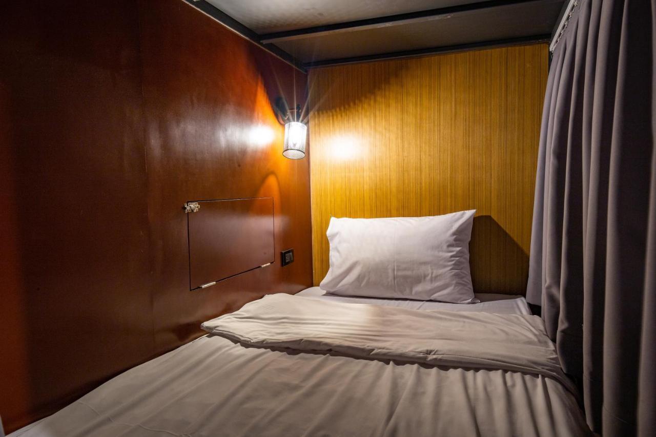 Luk Hostel Банкок Екстериор снимка