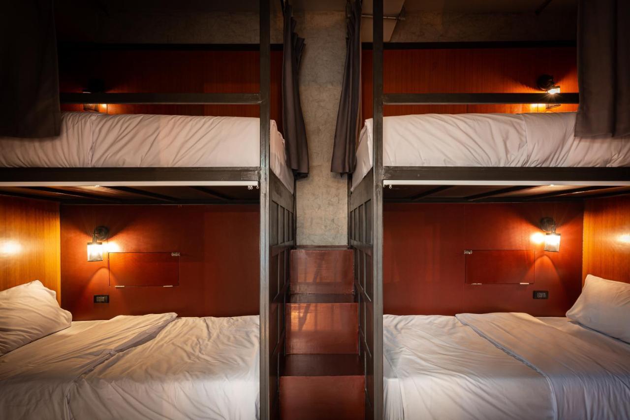 Luk Hostel Банкок Екстериор снимка
